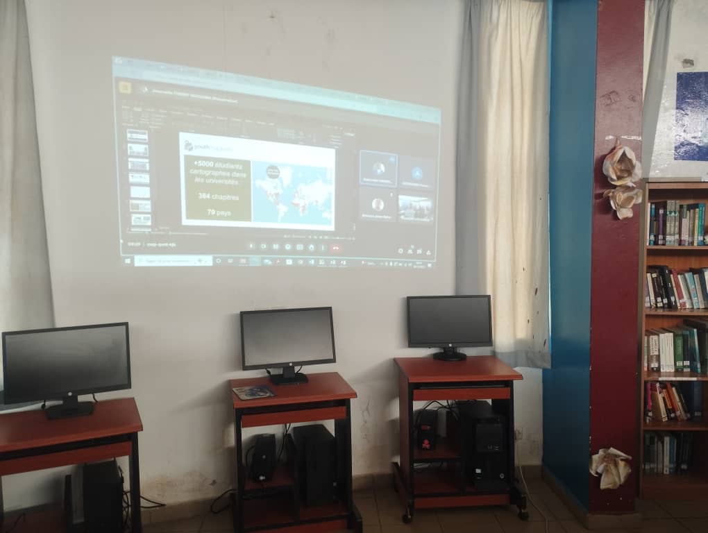 As part of the process of revitalization of YouthMappers chapters from African french speaking countries, we were this morning in Ivory Coast with YouthMappers UAO to train new members and ensure chapter's sustainability.

@youthmappers @OSMCI