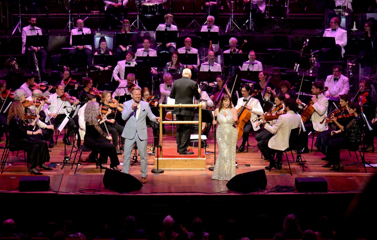 🎉 'Let Me Entertain You' is now well and truly on repeat in our heads after 'Chart Hits' shows in Edinburgh &amp; Dundee this week! Join us tonight for the finale in Glasgow with <a href="/RealKenBruce/">Ken Bruce</a>, conductor David Arnold &amp; singers, <a href="/JacintaWhyte1/">Jacinta Whyte</a>  &amp; <a href="/JonBoydon/">Jon Boydon</a>!
rsno.org.uk/liveevent/ken-…