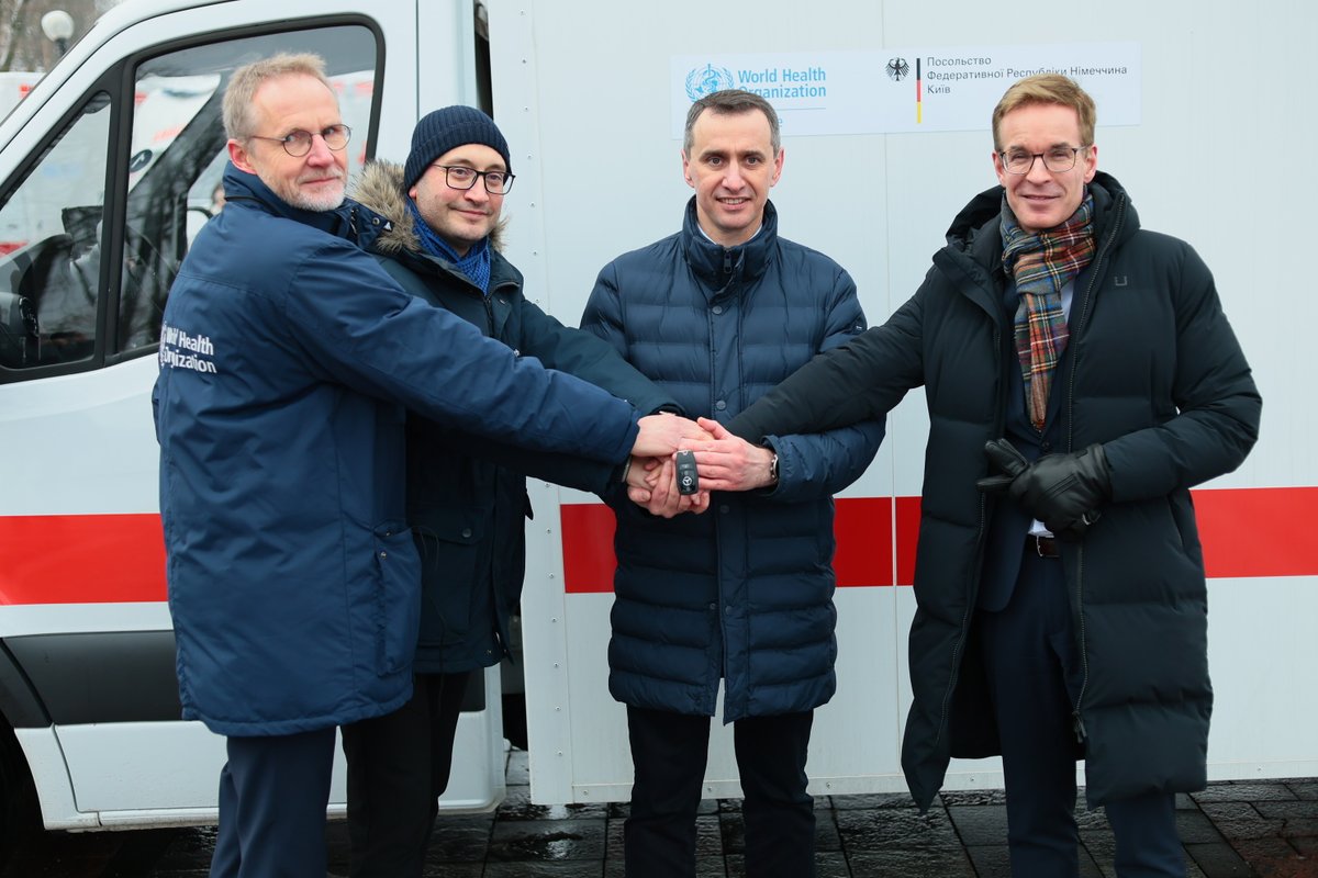 .@WHO donated 20 ambulances to @MoH_Ukraine to ensure emergency care provision during medical transportation to hospitals amid the war. Designed as mobile intensive care units, cars will be used to provide the necessary care for patients who need extra life-supporting activities