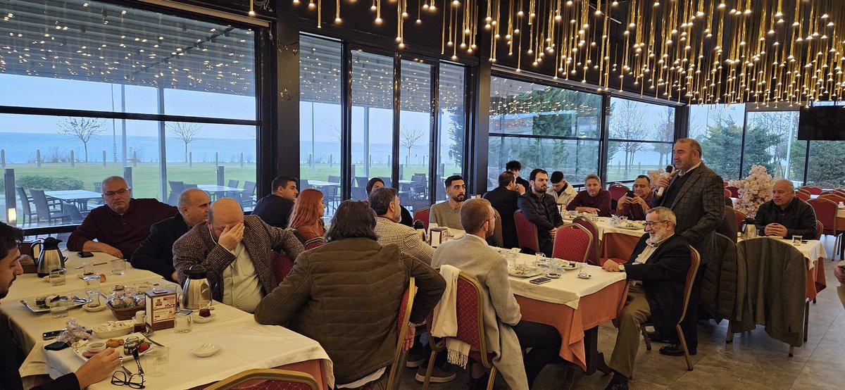 israfilkisla's tweet photo. İstanbul’da 1988'den beri kurmuş olduğumuz Artvinliler Kultur ve Sosyal Vakfı'mızın İstanbul'da okuyan bursiyer öğrencilerine yönelik düzenlenen kahvaltılı buluşma ve tanışma toplantısına katıldık.
Bu vesileyle ahirete irtihal eden vakfımızın kurucu başkanı Nedim Urhan Hocamıza, yıllarca hizmet eden bir önceki başkanımız Mustafa Yerli kardeşimize ve kurucu olup da vefat eden diğer kardeşlerimize Allah'tan rahmet diliyorum. Mekanları cennet olsun.
Bu kış gününde bir araya geldiğimiz değerli öğrencilerimize başarılar diler, aziz milletimize faydalı bir nesil olmalarını temenni eder, sağlıklı ve bereketli bir ömür dilerim.