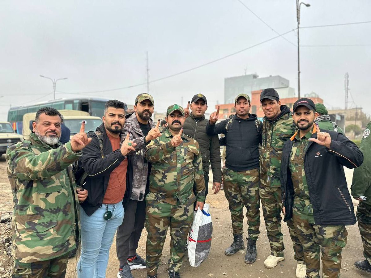 منتسبو قوات الحشد الشعبي يتوافدون للمراكز الانتخابية في نينوى للمشاركة بانتخابات مجالس المحافظات .
#انتخابات_مجالس_المحافظات2023 
#انتخابات