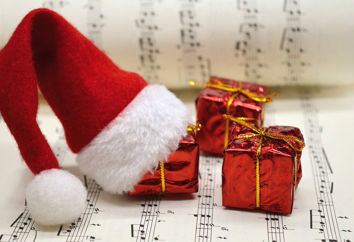 We have a wonderful thread on our forum, full of suggestions for the perfect Christmas music to listen to whilst warming yourself by the fire, sharing a glass of port with friends or travelling in the car with the family to distribute gifts to loved ones. en.forum.saysomethingin.com/t/christmas-ca…