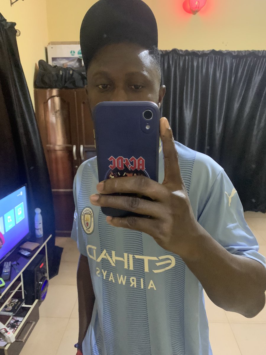 I am Olabode, I’m a Manchester City fan🩵

What about you ? #Footballsaturday