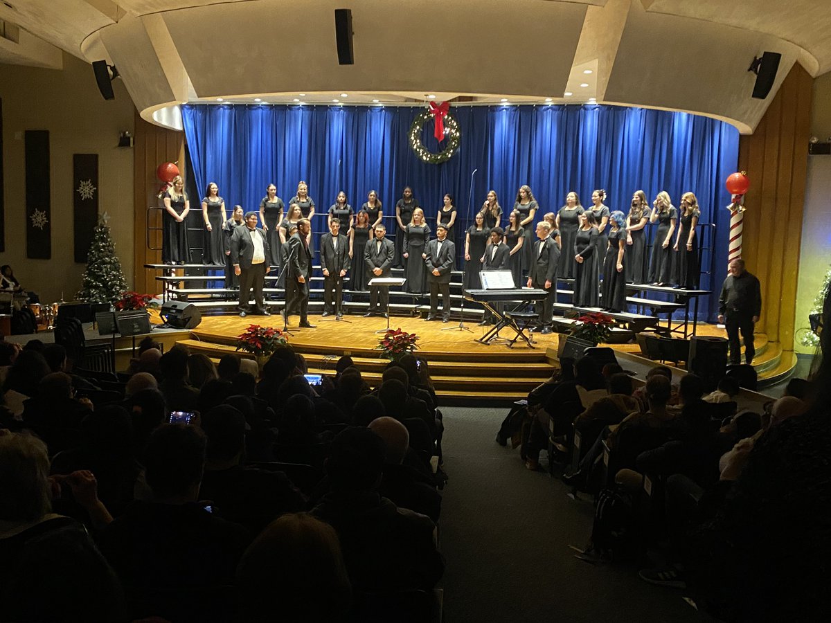 b_smith912's tweet photo. Such a wonderful holiday performance put on by JSHS Choir, Select Choir, and Band!🎄Thank you for all the families and faculty who came out to support our music program! https://t.co/SOwfRoIFfj