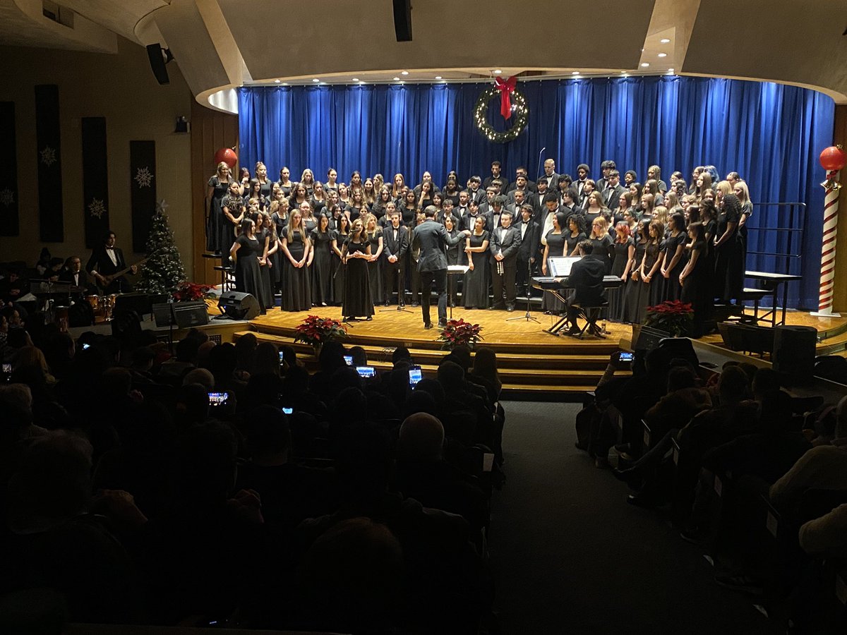 b_smith912's tweet photo. Such a wonderful holiday performance put on by JSHS Choir, Select Choir, and Band!🎄Thank you for all the families and faculty who came out to support our music program! https://t.co/SOwfRoIFfj