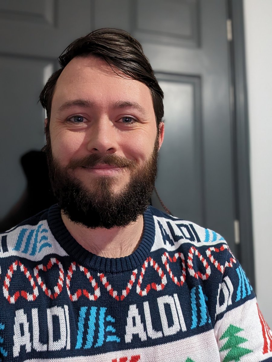 Getting in the Christmas spirit with my <a href="/AldiUK/">Aldi Stores UK</a> jumper 🔥🙌🏻
