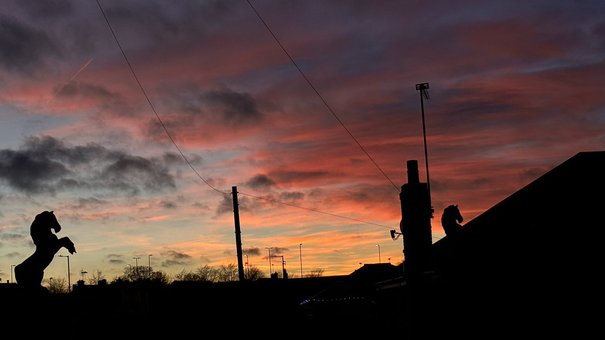 S0UNDK1LLAH66's tweet photo. Wow, did we have a good #Sunset tonight?
#shotoniphone with its own photo app and #PsCamera app.
#GorlestonOnSea
#GreatYarmouth
#Norfolk https://t.co/K8SbZMT5gX