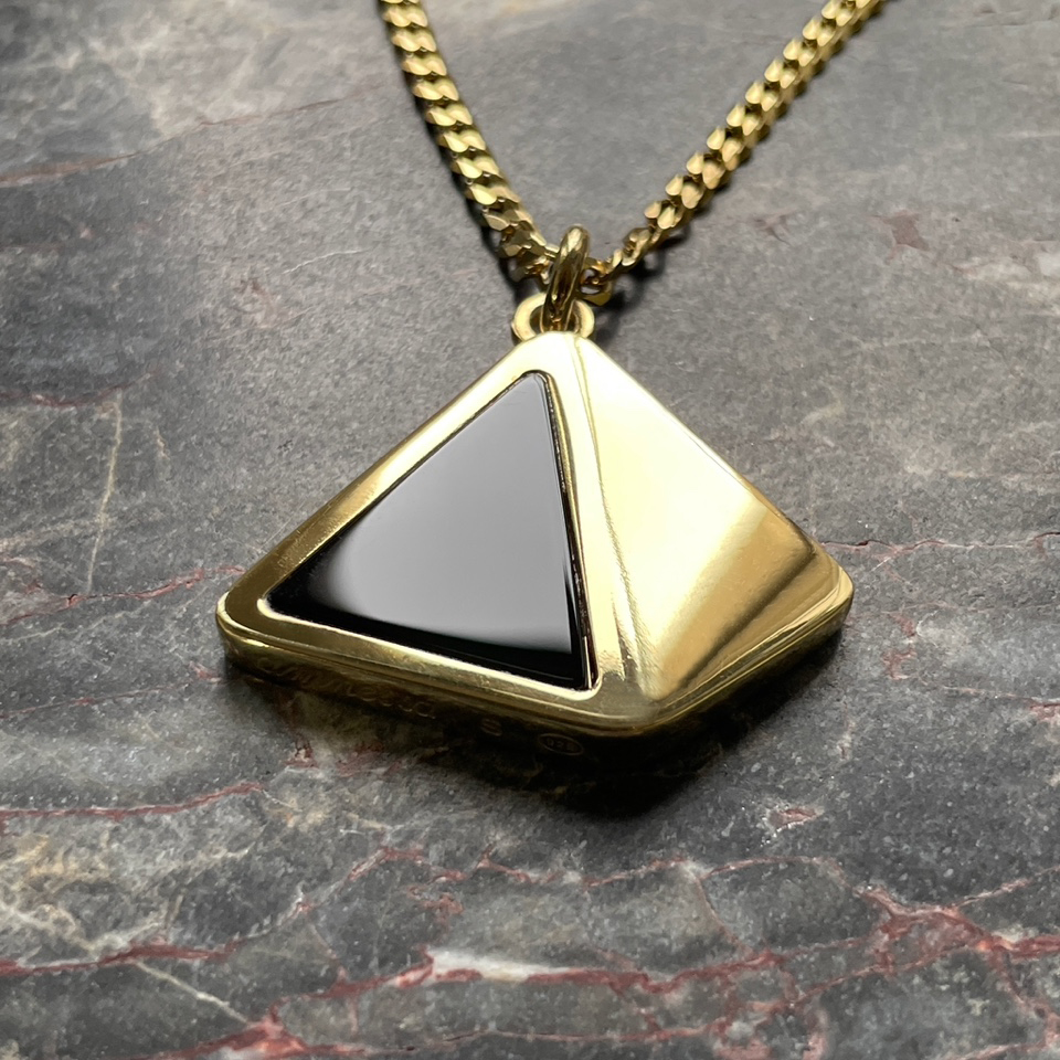 KlubCoin proudly presents :
The Amnesia Ibiza Gold Medallion 🥇

Super limited edition of only 10 numbered items, the <a href="/Amnesia_Ibiza/">Amnesia Ibiza</a> Gold medallion is a unique luxury piece of jewelry made of solid 9ct Gold accompanied by its proof of ownership NFT.

The medallion is connected to