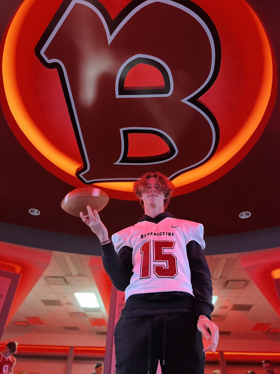 Had a great visit at @BenUFootball this weekend! Thank you for the invite @Coach_Schroeder @CoachWhitley5! I really enjoyed it! @ZachHarbison @KevinJDoelling @coachturpen @TCHSTorosFB @ClayMuench @larryblustein @Dwight_XOS @SJC_Cobras7v7