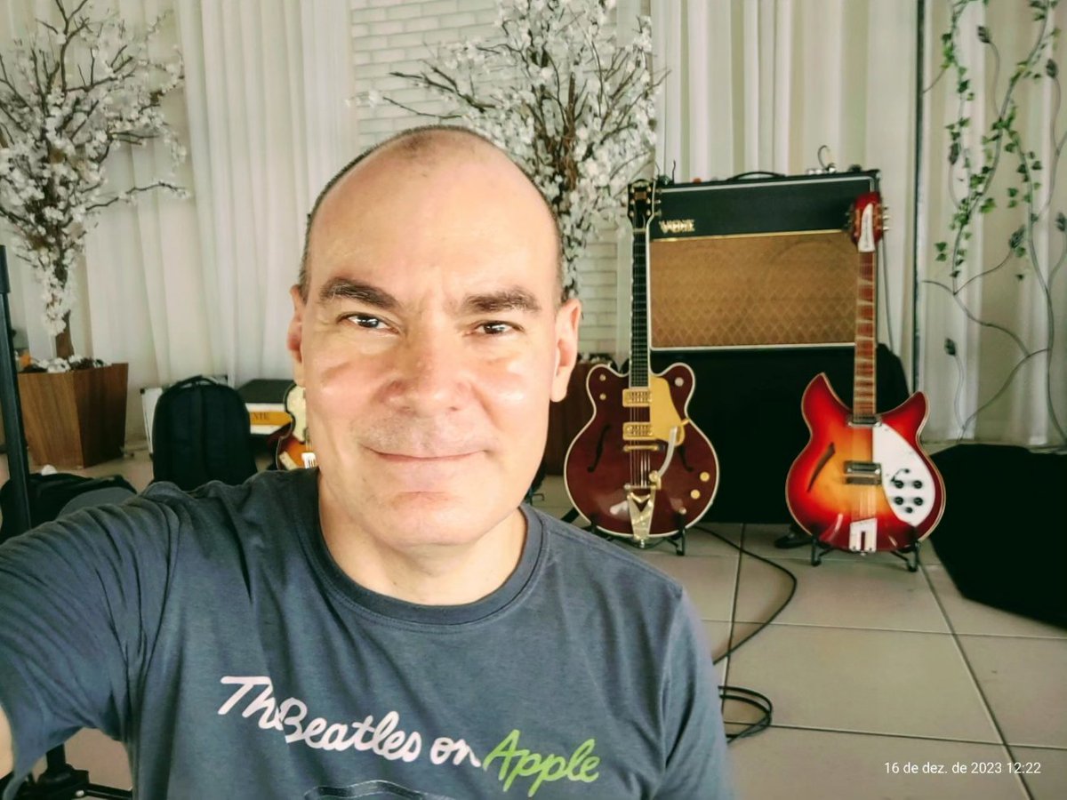 ThomasArques's tweet photo. Hoje em São Bernardo do Campo (SP) com a Beatles 4ever.
.
#beatles4ever #gretsch #voxamp #thomasarques https://t.co/EcseX7tzRf