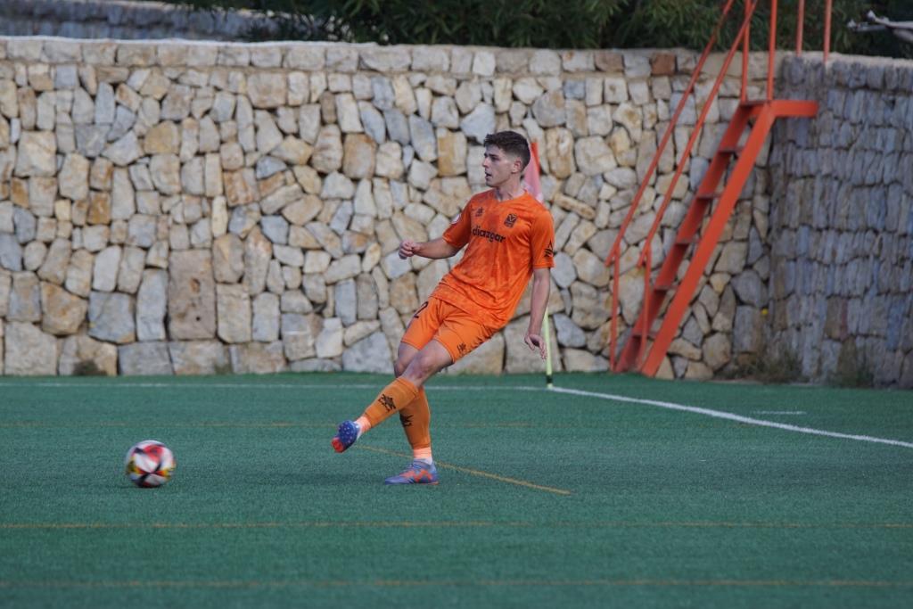jmateu6's tweet photo. Sigue la racha del @playasdcalvia que venció 3-0 al @CFelanitx. Los goles de @lluis_ballester, @DBardolet y @Mark_V13 sentenciaron a un @CFelanitx que quiso pero no pudo. Los de @Carlos_Mtinez76 siguen en zona de play off.
https://t.co/f7cKN1Zl5x https://t.co/QbA1PP0gM8