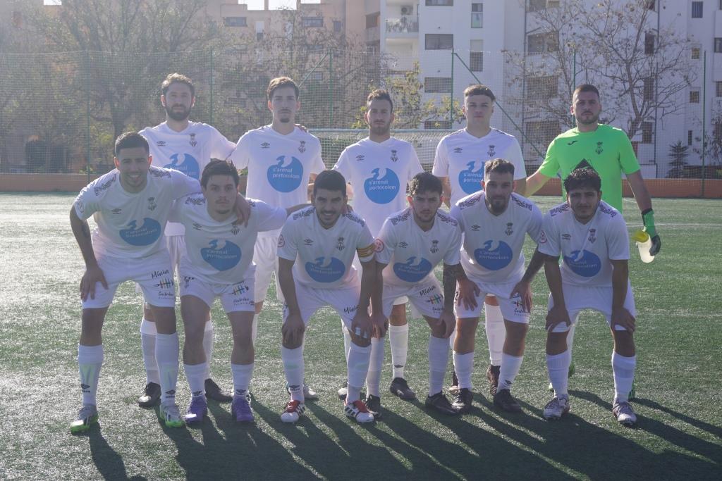 jmateu6's tweet photo. Sigue la racha del @playasdcalvia que venció 3-0 al @CFelanitx. Los goles de @lluis_ballester, @DBardolet y @Mark_V13 sentenciaron a un @CFelanitx que quiso pero no pudo. Los de @Carlos_Mtinez76 siguen en zona de play off.
https://t.co/f7cKN1Zl5x https://t.co/QbA1PP0gM8