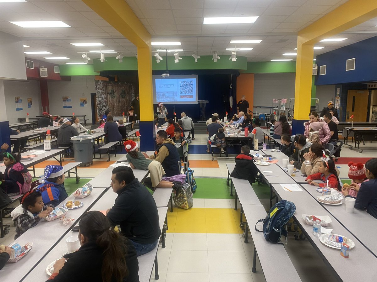 Ms_perezz's tweet photo. Thank you to all of our families that attended our All Pro Dad meeting &amp; thank you Mr Miranda for leading our families on a rainy Friday morning. #rainorshine #falconsoar https://t.co/BmM2Wndp75