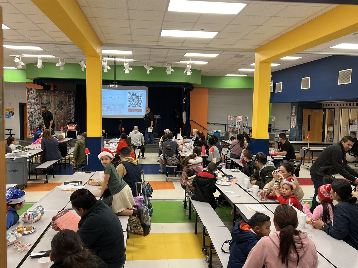 Ms_perezz's tweet photo. Thank you to all of our families that attended our All Pro Dad meeting &amp; thank you Mr Miranda for leading our families on a rainy Friday morning. #rainorshine #falconsoar https://t.co/BmM2Wndp75