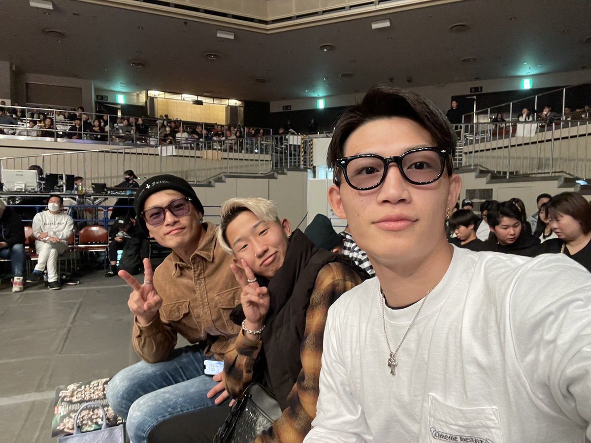 wingskickboxing's tweet photo. ところで今日はRISEワールドシリーズ橋本師範お留守番
皆んな好き放題写真を送ってくる、、、 続く
#RISEW_S #両国国技館
https://t.co/9WLX6VOYs4 https://t.co/Vc3IXNfYtM