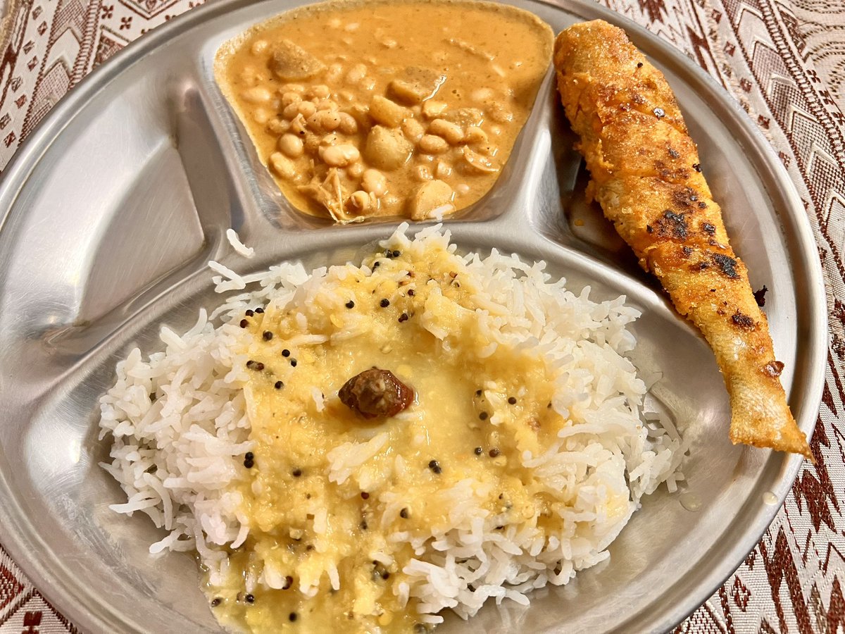 RanjanMallya's tweet image. The quintessential Dalitoy on rice plus the Avro (black eyed bean) Kook (chinese potato) Koddel alongside pan fried Nogli (ladyfish). 
The seafood binge which started in Mangalore has continued in Bangalore! 
#Bangalore 
#GSBCuisine