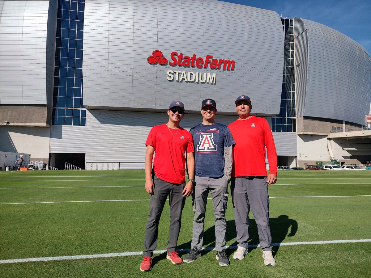 ZonaGrassGuy's tweet photo. Had a fun day yesterday helping out @andylevy5 and the crew. Fields looking 🔥 https://t.co/TbTZ7obWnj