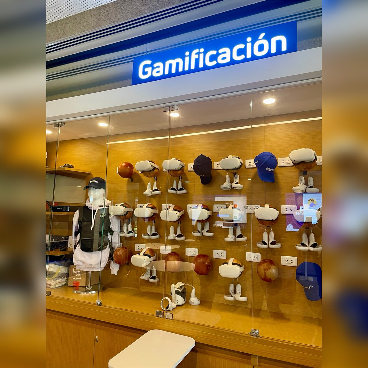 ImpulsumEc's tweet photo. 🚀 Exploramos el laboratorio tecnológico de @unisabana en la última visita de #ELANET, descubriendo su impacto en el desarrollo emprendedor local. 

💡Intercambiamos ideas y exploramos alianzas para el emprendimiento binacional. 

🤝 ¡Gracias UniSabana por la cálida bienvenida! https://t.co/sWXDphHZ4W