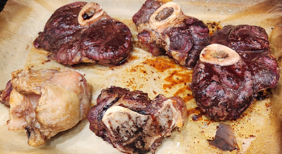 SeasLife60's tweet photo. Roasted beef shanks and bones to make broth for a quick pho tonight.
#twittersupperclub #SaturdayKitchen #homecooking #phokinggood https://t.co/d6sjrTuH54