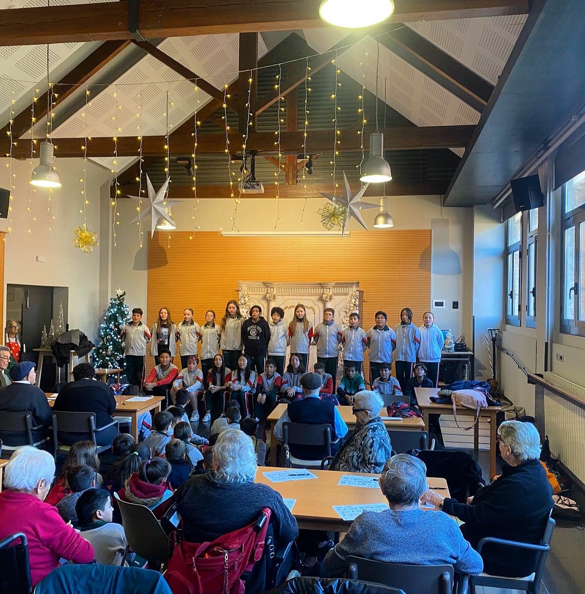 [GRANS HISTÒRIES] Trobada entre generacions: experiències, curiositat, escolta mútua. Valors de l’humanisme cristià. <a href="/radioestel/">Ràdio Estel</a> @escolesfep @FeccComunicacio