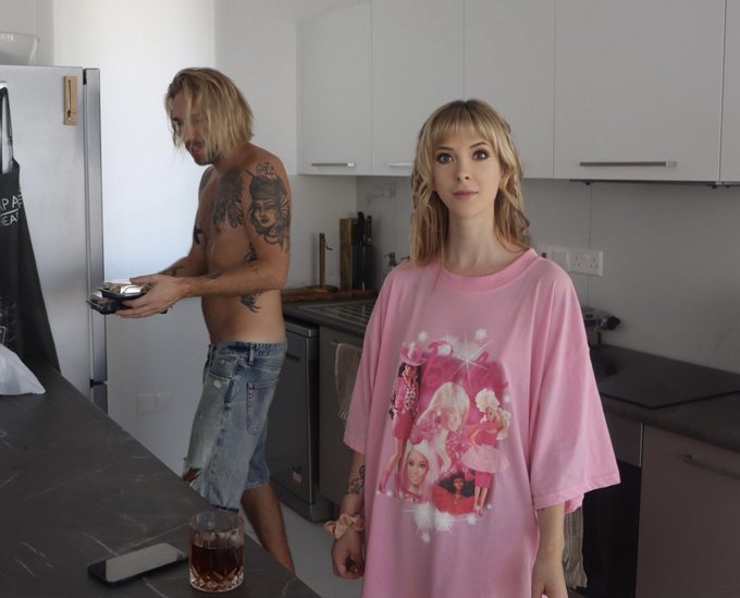 when someone points a camera at you and says &ldquo;smile&rdquo; but you only ever take selfies and have no idea<a href="/tag/mvsales"class="tags"><span>#mvsales</span></a>