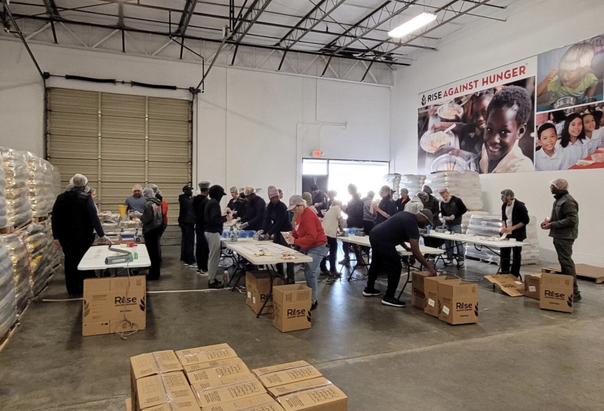 VernonMaloneCCA's tweet photo. FBLA Rise Against Hunger - Helping our community and giving back❤️  @VMCCAFBLA @SEasternArea @wcpssmagnets @WCPSS https://t.co/FeJkoYTKYf
