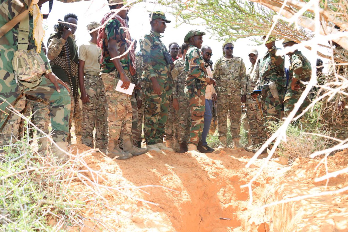SONNALIVE's tweet photo. Today, Gen. Dayah Abdi, the commander of the National Army’s land forces, joined #Galmudug authorities in visiting #Shabelow and its surrounding areas. The National Army, regional fighters, and local residents have made considerable progress in the latest actions against terrorists. #Somalia