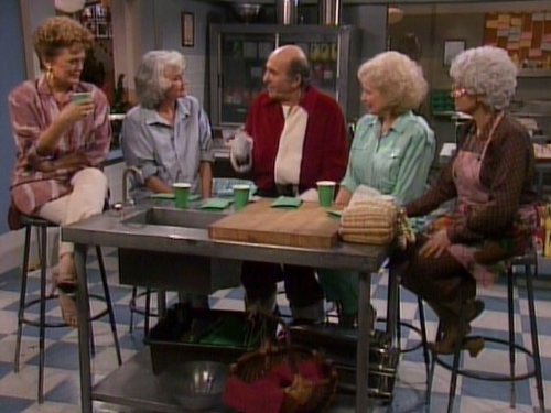 GoldenGirlsPod's tweet photo. If you haven’t yet signed up for the GG VIP Club, now’s the time! 

Tomorrow (12/17) we’re doing our first live watch-along of “Have Yourself a Merry Little Xmas.” (For the $8/month tier)

https://t.co/t1wDVIoWfw https://t.co/zE2ShW8b3f