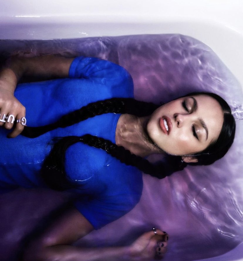 orcentrals's tweet photo. Olivia Rodrigo — next achievements (Spotify)

• “favorite crime” — 900 million streams (7 days)
• “Can’t Catch Me Now” — 100 million streams (8 days)
• “lacy” — 100 million streams (18 days)
• “bad idea right?” — 300 million streams (23 days)
• “traitor” — 1.4 billion streams (28 days)
• “happier” — 1 billion streams (29 days)
• “vampire” — 700 million streams (31 days)