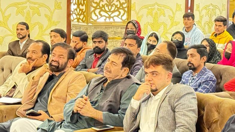 nibras_zafar's tweet photo. کنوینر ایم کیو ایم پاکستان ڈاکٹر خالد مقبول صدیقی بھائی نے حیدرآباد کراوُن ہوٹل میں APMSO حیدرآباد سیکٹر کے زیر اہتمام تقریب میں طلباء و طالبات و نوجوانوں کے سوالات کے جواب دئیے
اس موقع پر اراکین رابطہ کمیٹی سید سہیل مشہدی بھائی، ایڈوکیٹ دلاور قریشی بھائی انچارج سندھ تنظیمی کمیٹی سلیم رزاق بھائی واراکین آرگنائزر حیدرآباد ظفر صدیقی بھائی و اراکین موجود۔
@2mushadi
#MQMPakistan #Hyderabad