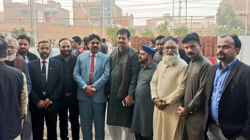 nibras_zafar's tweet photo. کنوینر ایم کیو ایم پاکستان ڈاکٹر خالد مقبول صدیقی بھائی نے حیدرآباد کراوُن ہوٹل میں APMSO حیدرآباد سیکٹر کے زیر اہتمام تقریب میں طلباء و طالبات و نوجوانوں کے سوالات کے جواب دئیے
اس موقع پر اراکین رابطہ کمیٹی سید سہیل مشہدی بھائی، ایڈوکیٹ دلاور قریشی بھائی انچارج سندھ تنظیمی کمیٹی سلیم رزاق بھائی واراکین آرگنائزر حیدرآباد ظفر صدیقی بھائی و اراکین موجود۔
@2mushadi
#MQMPakistan #Hyderabad