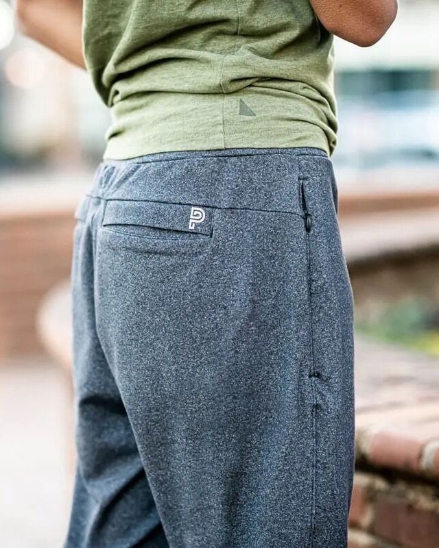 dailymomtweets's tweet image. Prioritize coziness and style 👏 

Read more: jo.my/1lzydlv
.
.
.
.
.
#clothingformen #comfyclothes #sweats #workoutgear 

#christmasspirit #christmascountdown #christmaspresents #holidays #giftsforhim #christmasmagic #christmasgiftsideas #personalisedgifts #christmaspa