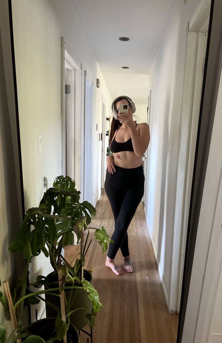 I do solemnly swear that I don’t give a fuck about anything other than bankrupting you 🖤

findom femdom flr humanatm finsub canadianfindom finbrat worship domme