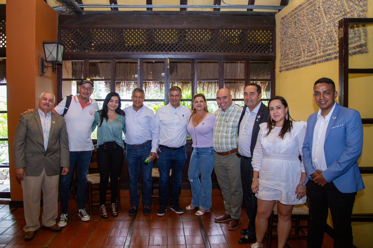 Felices por este año que cerramos y con el propósito de seguir trabajando en equipo por el TPC en Medellín y Colombia 🇨🇴 

#feliznavidad #asotransvaateconecta