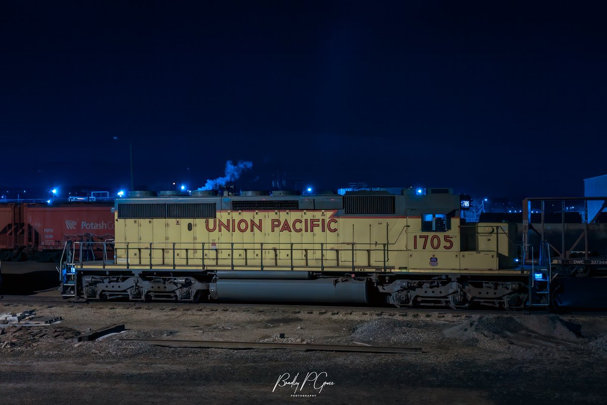 UP 1705: EMD SD40N #unionpacific #uprr #railroadphotography #railways_of_our_world #railfannation #trains_worldwide #locos_of_america #locomotive #railroad #trains