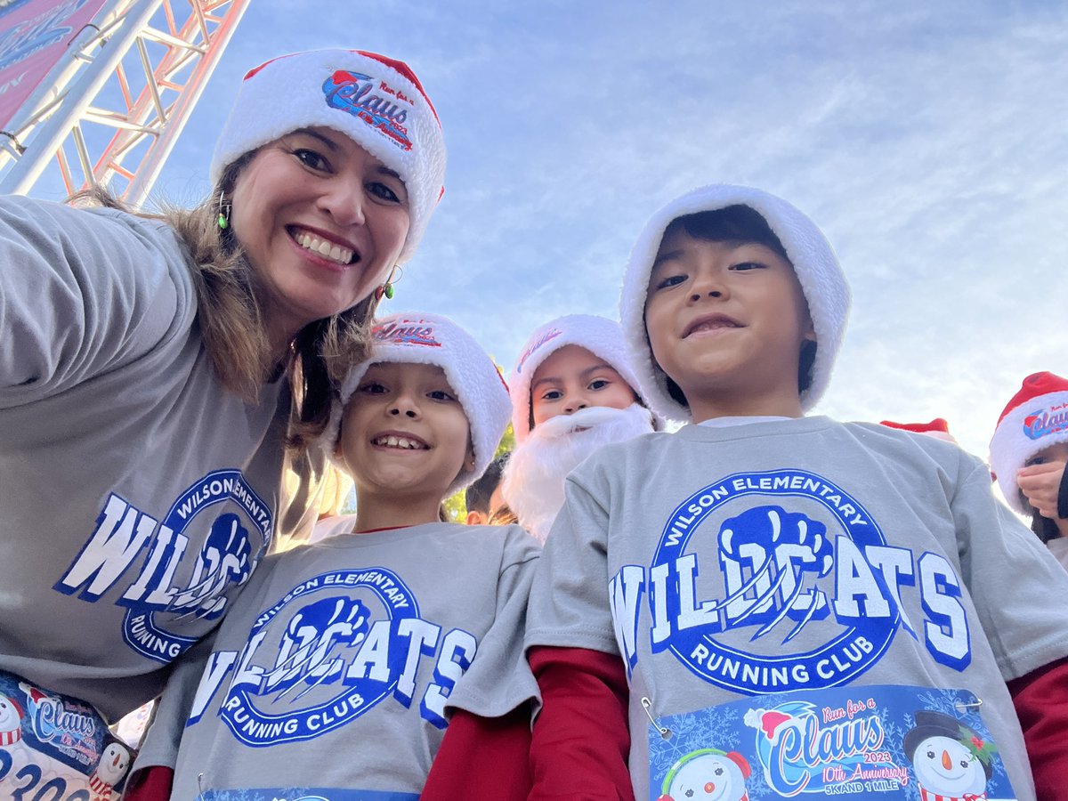 LorenaRubio123's tweet photo. Wilson Wildcats in the house!! πΎπ©Άππ
πΌπ Jordan, Lowell, & California peeps here too! #runforaclaus @OCMarathon @RyanBJackson1 #WE23 #LiveBetterLeadBetter @zjgalvan @GracianRefugio @PrincipalRoRod @DrRenaeBryant @ValChavez2018 @greg_poppy @CoachGoodman @drgrowtoknow @oneillgrace https://t.co/ovIZaGVbMw
