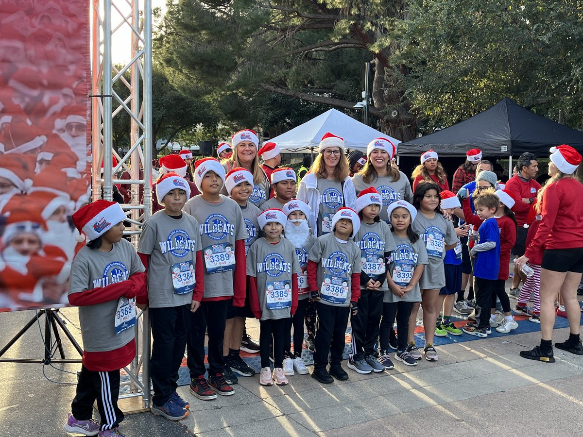 LorenaRubio123's tweet photo. Wilson Wildcats in the house!! πΎπ©Άππ
πΌπ Jordan, Lowell, & California peeps here too! #runforaclaus @OCMarathon @RyanBJackson1 #WE23 #LiveBetterLeadBetter @zjgalvan @GracianRefugio @PrincipalRoRod @DrRenaeBryant @ValChavez2018 @greg_poppy @CoachGoodman @drgrowtoknow @oneillgrace https://t.co/ovIZaGVbMw