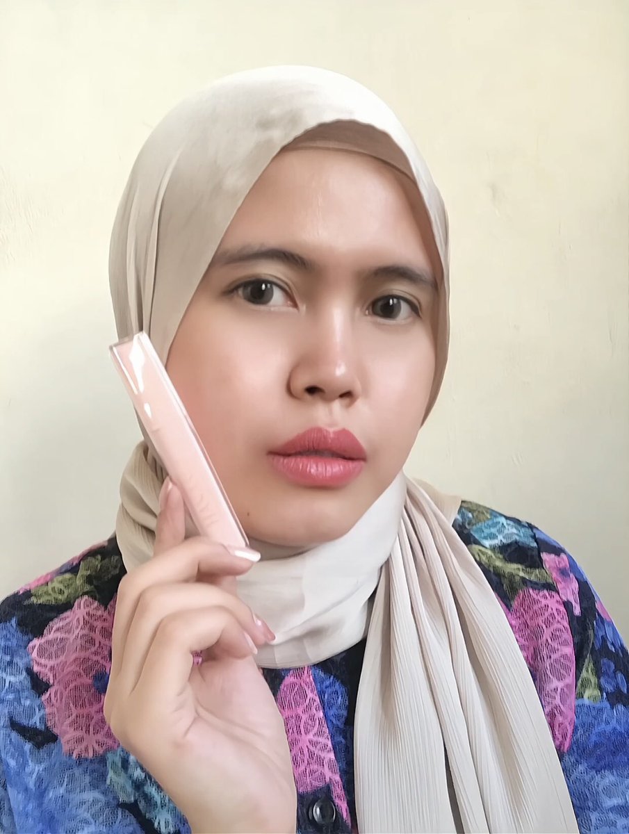 MZakiah's tweet photo. Ini warna favorite aku, 02 Yes Honey dan 03 Thank You yang cocok banget buat Daily Make Up or Bold Make Up tetep cantiiik!! 🥰 https://t.co/Iw3J4nSZhs
