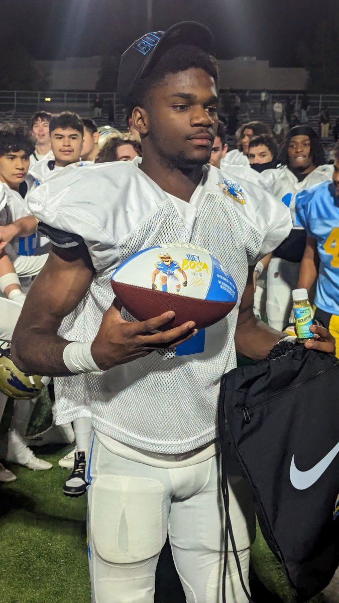 Blessed to be the LA CITY ALLSTAR GRIDIRON CLASSIC MVP!! #Suckerpunch @LACityGridiron @Godsgift_Nate @marcuspatton4 @jernarogilford @Coach1llWill @BrandonHuffman @CoachD_Bham @CoachAT23 @prepsrecruit @CoachBoo4 @justin_berenson @BuckyBrooks @SFVRush @iamchuckprice @franks_coach