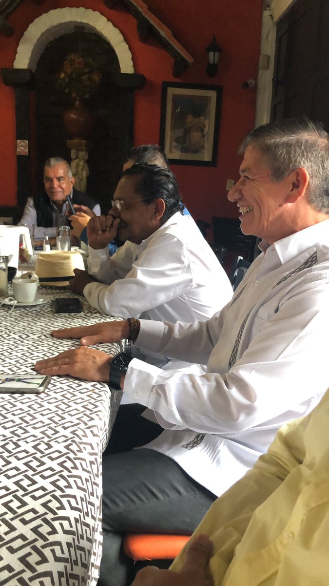 colentornos's tweet photo. #FelipeGranda. Un tuxtleco para Tuxtla Gutiérrez. 
Se reúne con locutores de la ANL https://t.co/C6cqfbzlTz