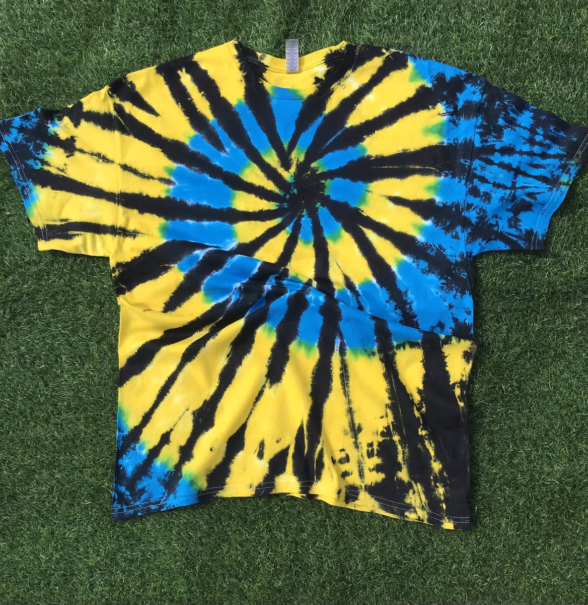 Mikelodonnell32's tweet photo. Quality and vibrant handmade tie dye shirts. Dm or WhatsApp 0579310205 to place your order. Price 🏷 90gh. https://t.co/xy9UqGaM2p