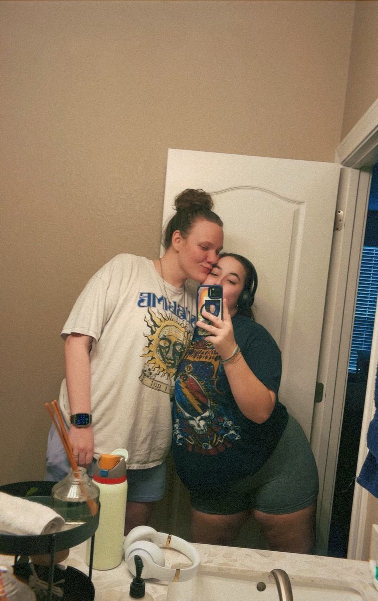 lilystricker18's tweet photo. Keeping weird with my lover😵‍💫❤️ https://t.co/1QW15O4EQV