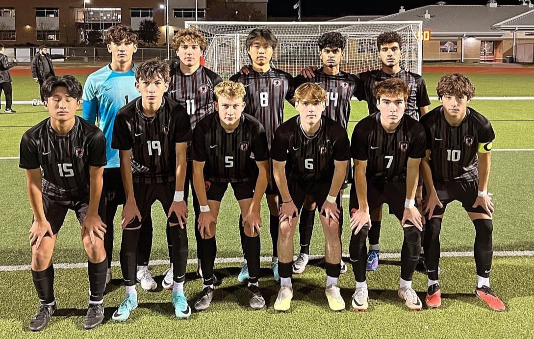 artianr7's tweet photo. Just like that Senior year high school Pre-season games are over. Got the win 5-4 against Denton Guyer. Next up we got the NTX Elite showcase in early January. #ntxeliteshowcase #seniorszn #footy https://t.co/OHl6XzhF4A