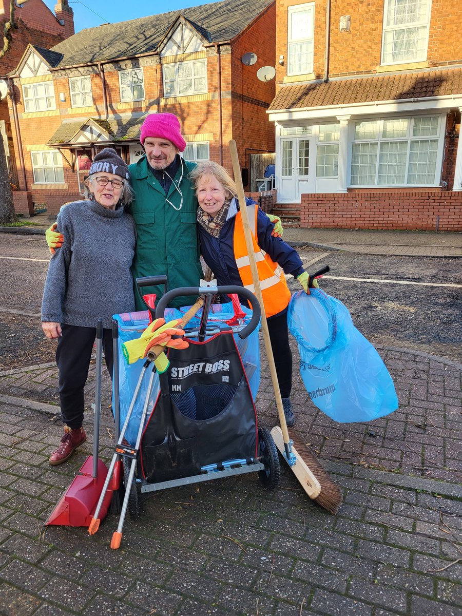 Thanks to everyone who litter-picked today on a sunny December morning in our street &  alleyways. We miss our street cleaner & hope he is OK. @WMFSHandsworth @BoldGreenBham @HandsworthWMP @LozellsWMP @BhamCityCouncil #keepbrumtidy #beboldbebham #Handsworth