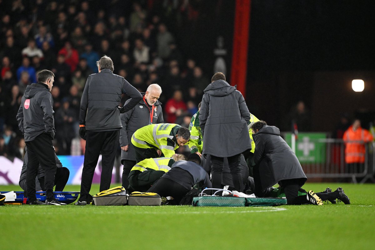 CBSSportsGolazo's tweet photo. The Bournemouth-Luton Town match has been suspended after Luton Town's captain Tom Lockyer collapsed on the pitch. https://t.co/EvfwwHyrQ7