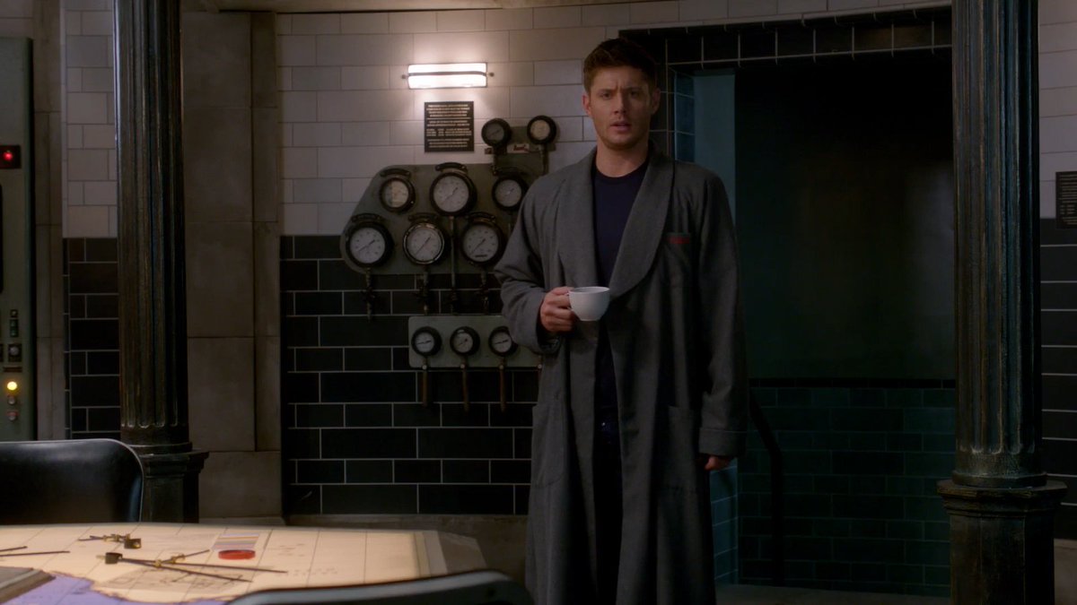 sastiels's tweet image. a headcanon i think about a lot is that dean didn't wrap a blanket around cas, he actually wrapped his robe around cas