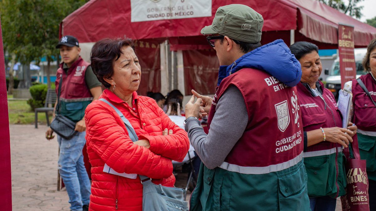Todos_Somos_PC's tweet photo. ¡Para cerrar el año!🎪✨

Ven a las #FeriasDelBienestar con el equipo de Participación Ciudadana y conoce los servicios que, el @GobCDMX y @GobiernoMX te ofrecemos:

⚕️Atención médica
🍯Productos locales
🫶 Programas sociales

¡Nos vemos de 10 a 14 horas!😊

#TrabajamosParaTi https://t.co/ySBeB14NAu