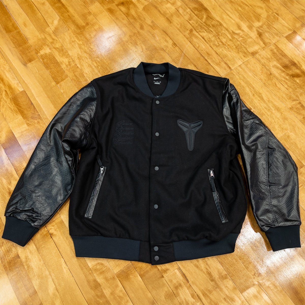 UConnWBB's tweet photo. Mamba Mentality always

Geno repping Kobe Bryant in the Gift of Mamba Destroyer Jacket 🐍 https://t.co/cbul4Y6A6X