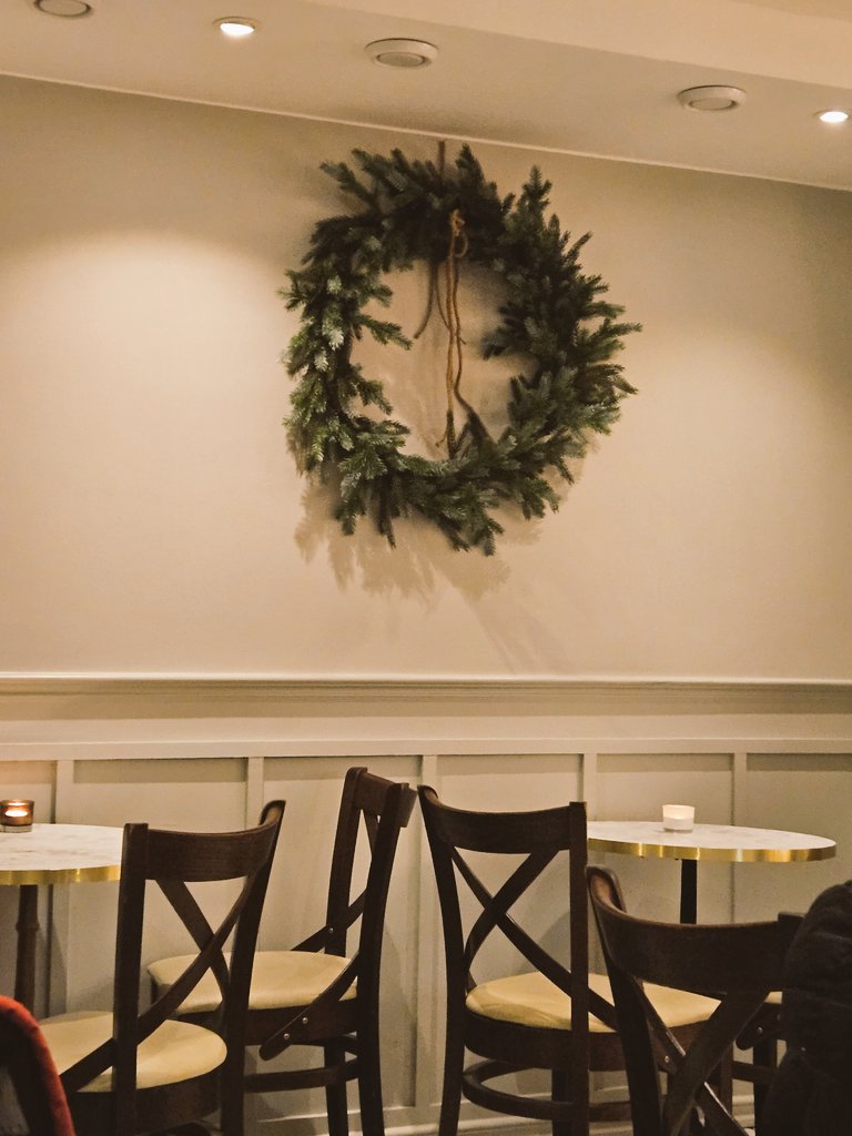 SSassy96's tweet photo. #сандревака Сабота 🎄🤍 https://t.co/EcYrpBwkg4