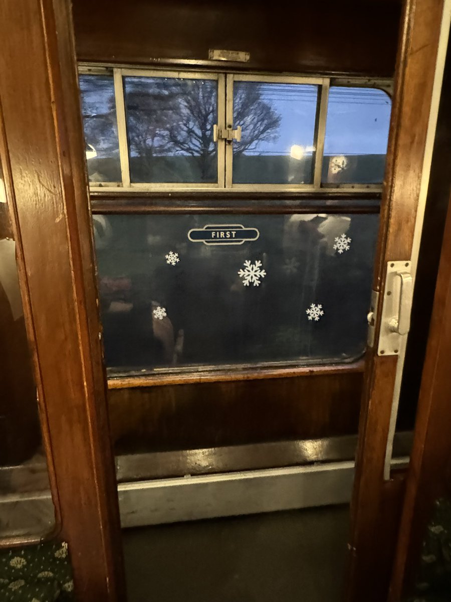 Shenton_8's tweet photo. Feel like I’m on my way to Hogwarts https://t.co/QsOnV6aevA
